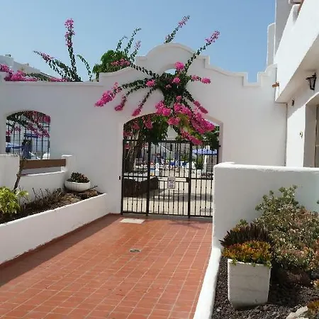 Lovely Cristianos Heated Pool Apartment